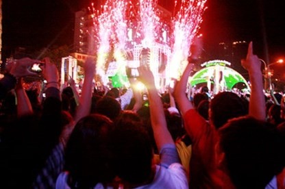 Во Вьетнаме оживленно проходят различные новогодние мероприятия-2014 - ảnh 1